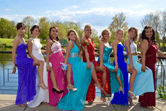 Amber Estes (‘15) and seniors Emily Norman, Teal Sampson, Tayllor Williams, Jana Siler, Hannah Webner and Kenya Bonner pose with friends before Prom 2015. 